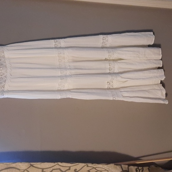 White lace midi sleevless  v neck dress - Picture 2 of 10